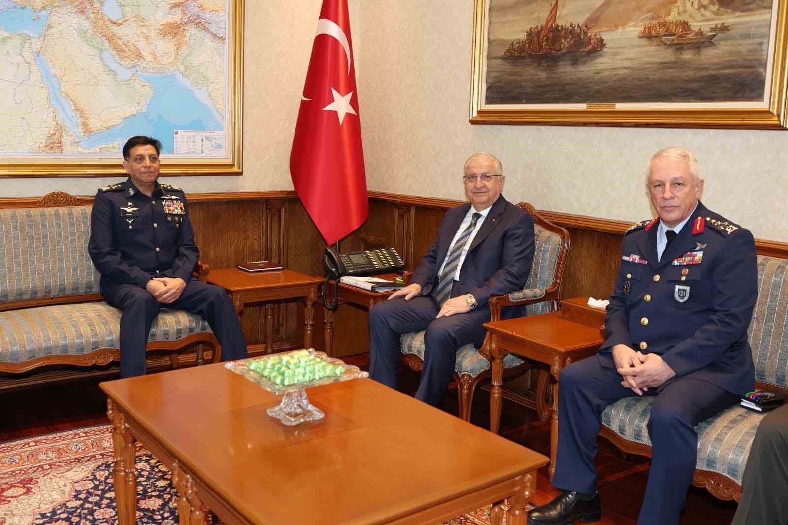 Bakan Güler, Pakistan Hava Kuvvetleri Komutanı Orgeneral Sidhu’yu kabul etti
