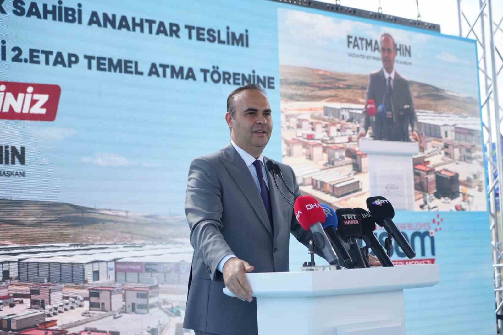 Bakan Kacır: "Türkiye olarak tarih sahnesine eskisinden çok daha kuvvetli ve çok daha iddialı çıkıyoruz"
