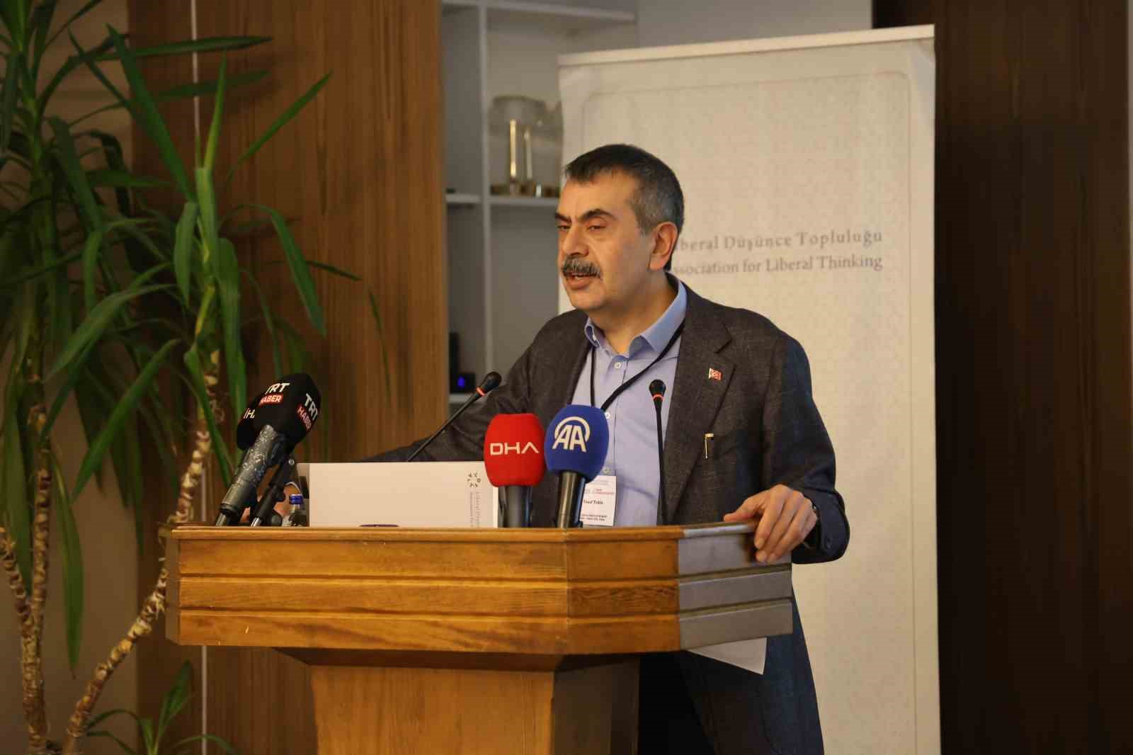 Bakan Tekin: "Farklılıklarımızla birlikte birbirimizi seversek milli birliğimiz güçlenir"
