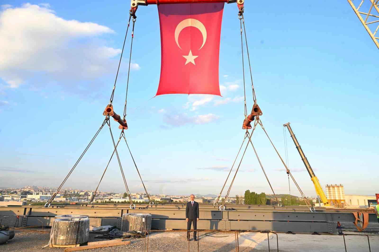 Bakan Uraloğlu: "(Etimesgut Havalimanı) 2 bin 450 metre uzunluğundaki pisti 3 bin metreye uzatıyoruz"
