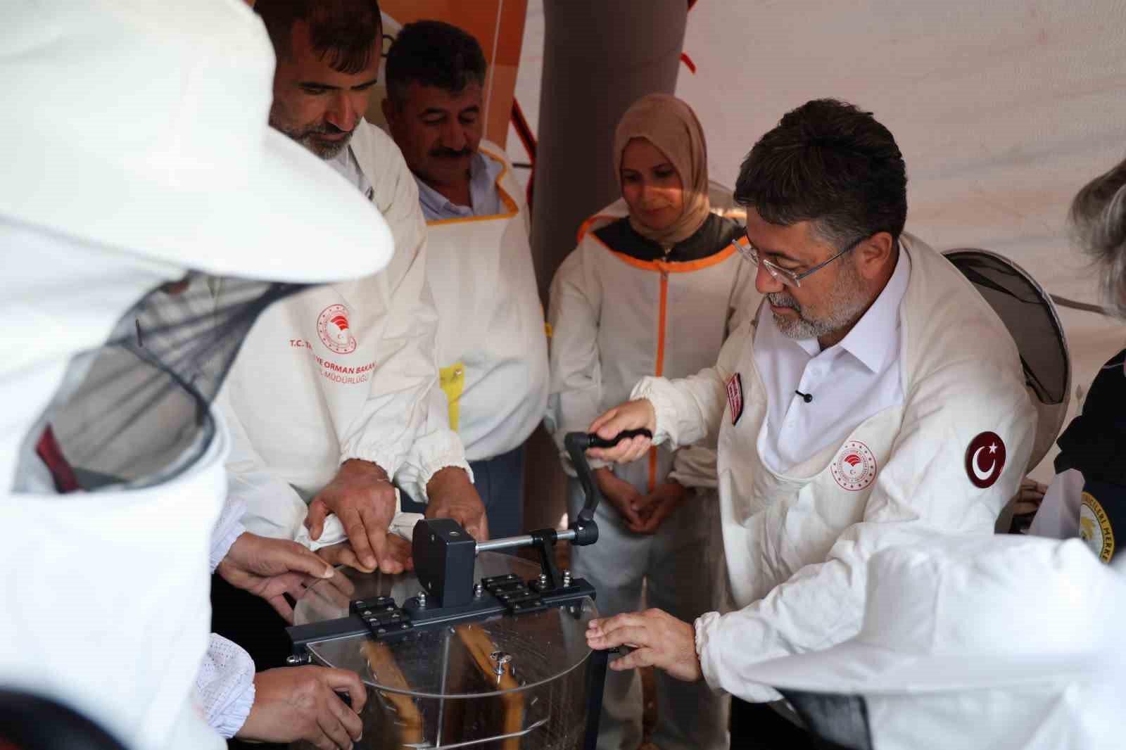 Bakan Yumaklı: "Dünyada arıcılıkta 2. sıradayız"
