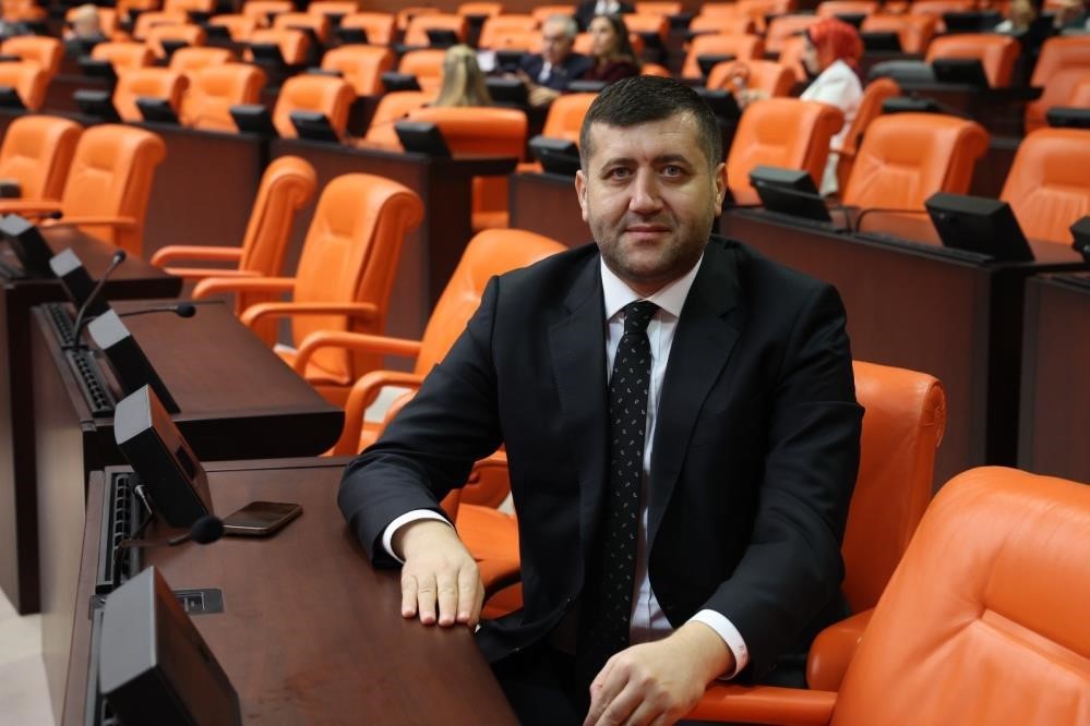 Baki Ersoy eylem yapan işçilere sahip çıktı
