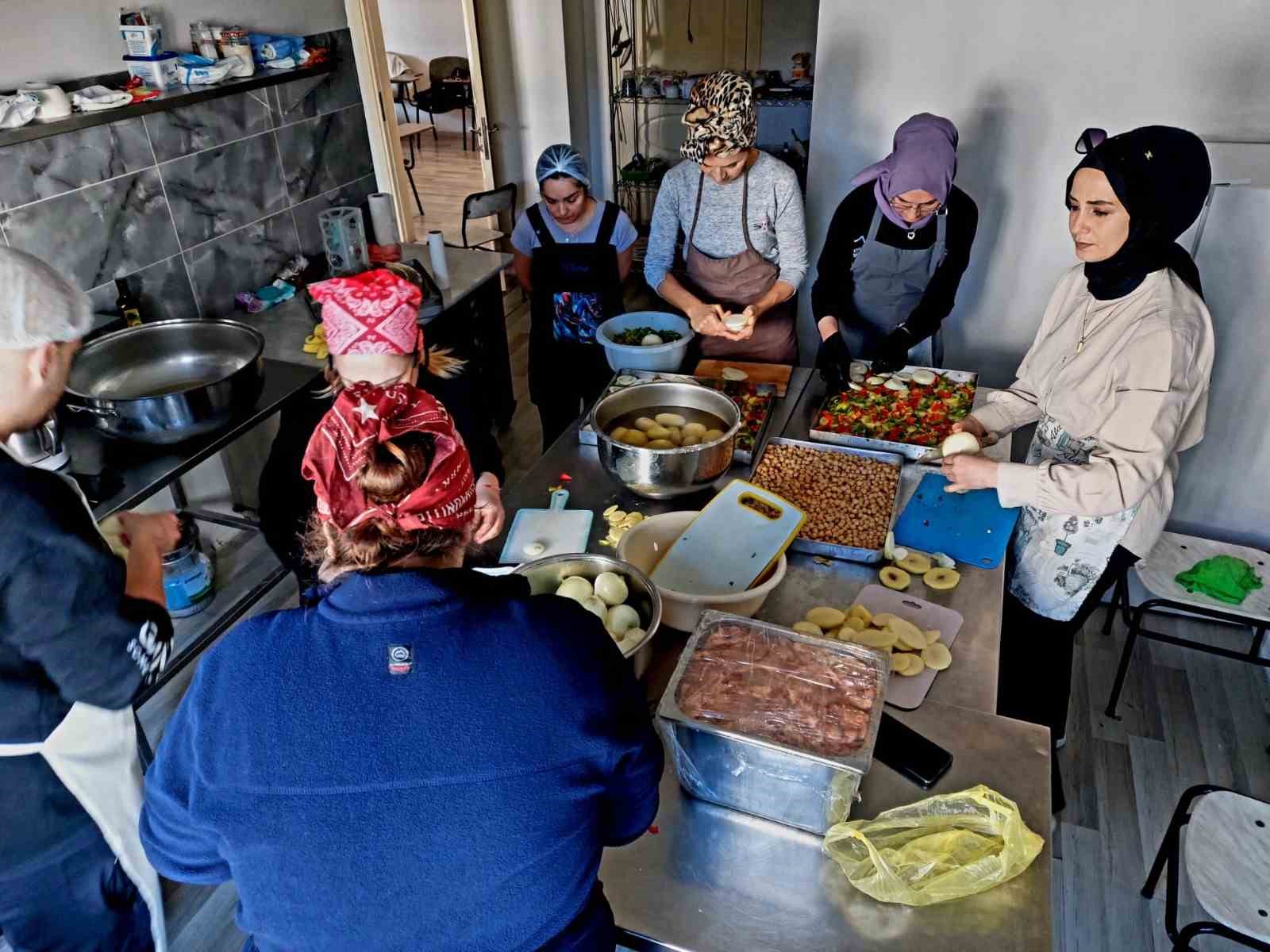 Balçova’da Ramazan dayanışması: "Maarifin kalbinde Ramazan"
