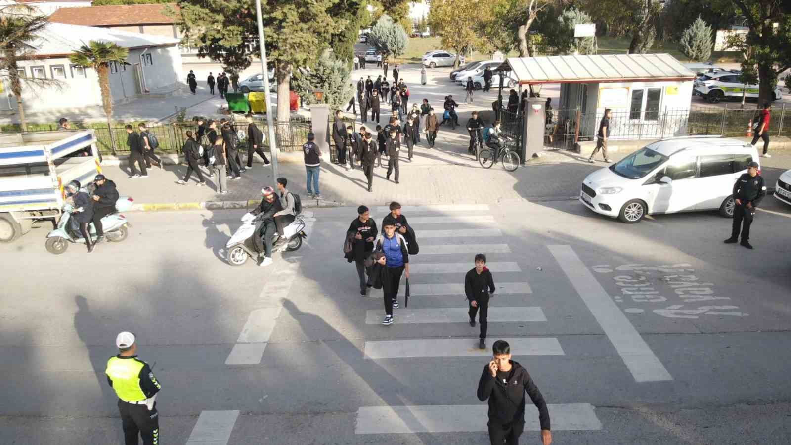 Balıkesir’de okul ve yurt çevrelerinde güvenlik denetimleri sürüyor
