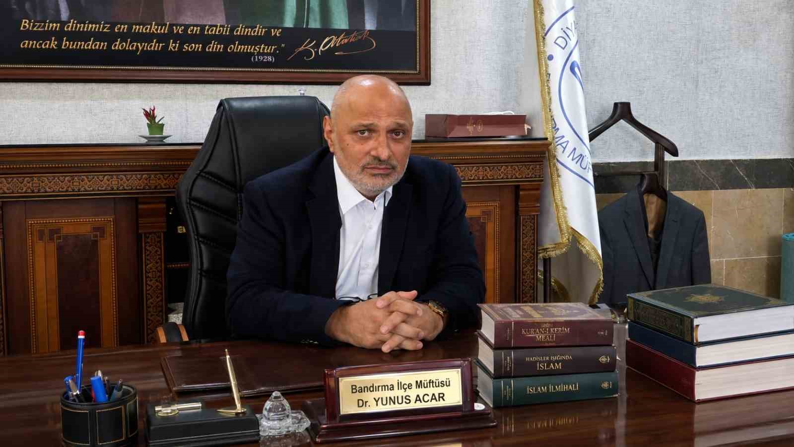 Bandırma İlçe Müftülüğü görevine atanan Dr. Yunus Acar, görevine başladı
