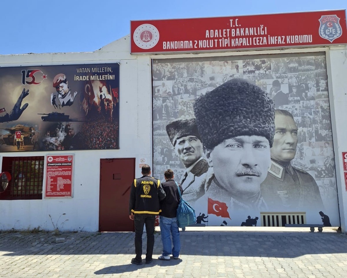 Bandırma’da 60 yıl hapis cezasıyla aranan şahıs kıskıvrak yakalandı
