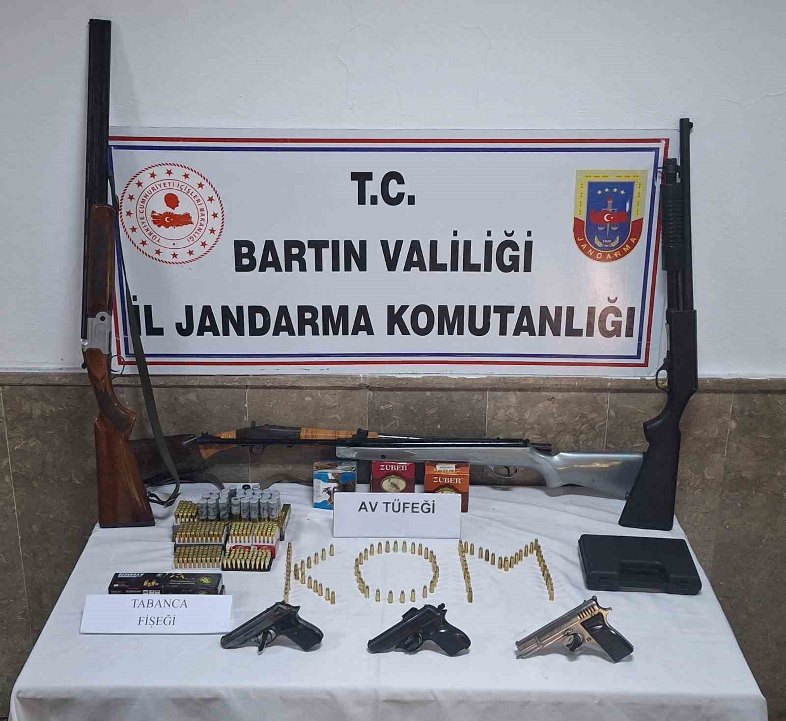 Bartın merkezli dev operasyon: Eş zamanlı 30 adrese baskın yapıldı, 26 kişi gözaltına alındı
