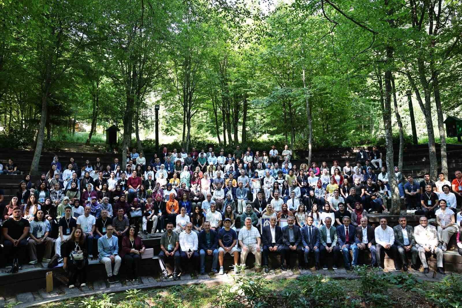 Başiskele’de gençleri buluşturan edebiyat kampı
