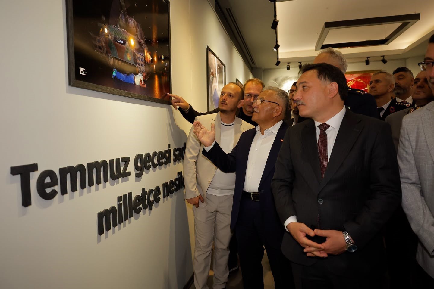Başkan Büyükkılıç: "Bu millet esareti kabul etmez, bayrağını yere düşürmez"
