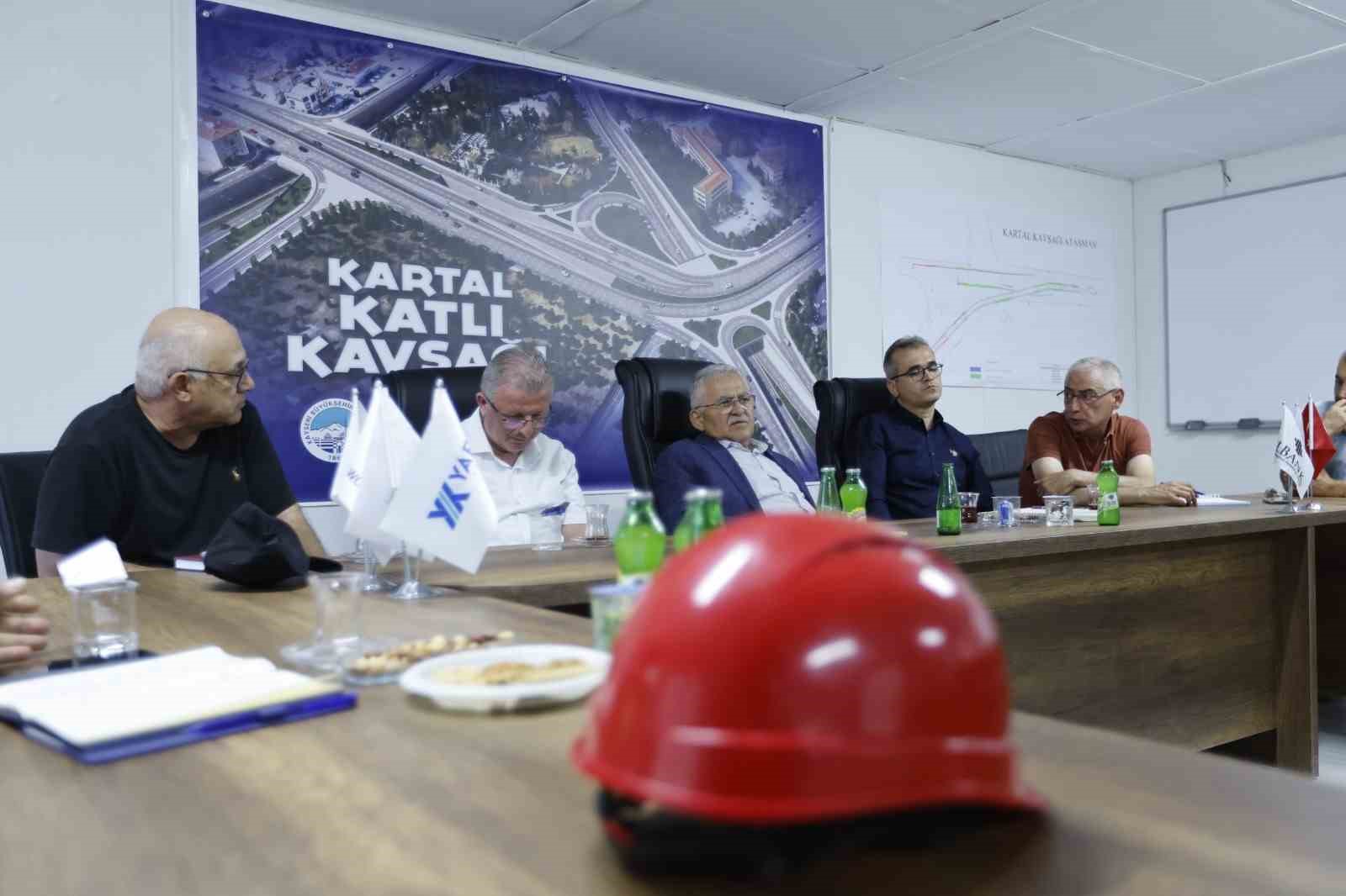 Başkan Büyükkılıç, Kartal Katlı Kavşağı’nda çalışmaları adım adım izliyor
