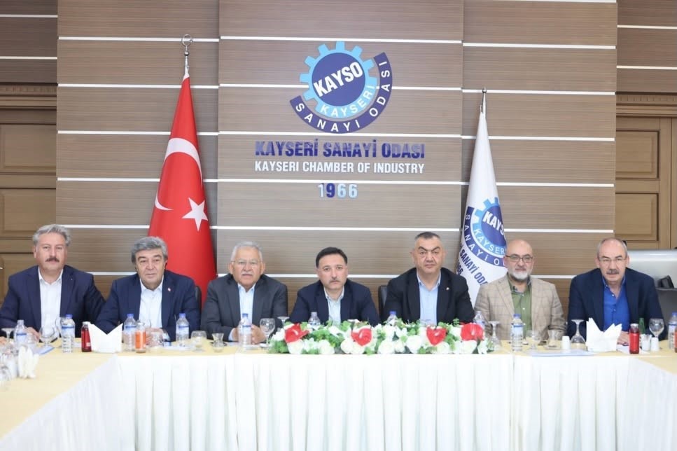 Başkan Büyükkılıç, Kayseri Sanayi Odası’nda istişare toplantısına katıldı
