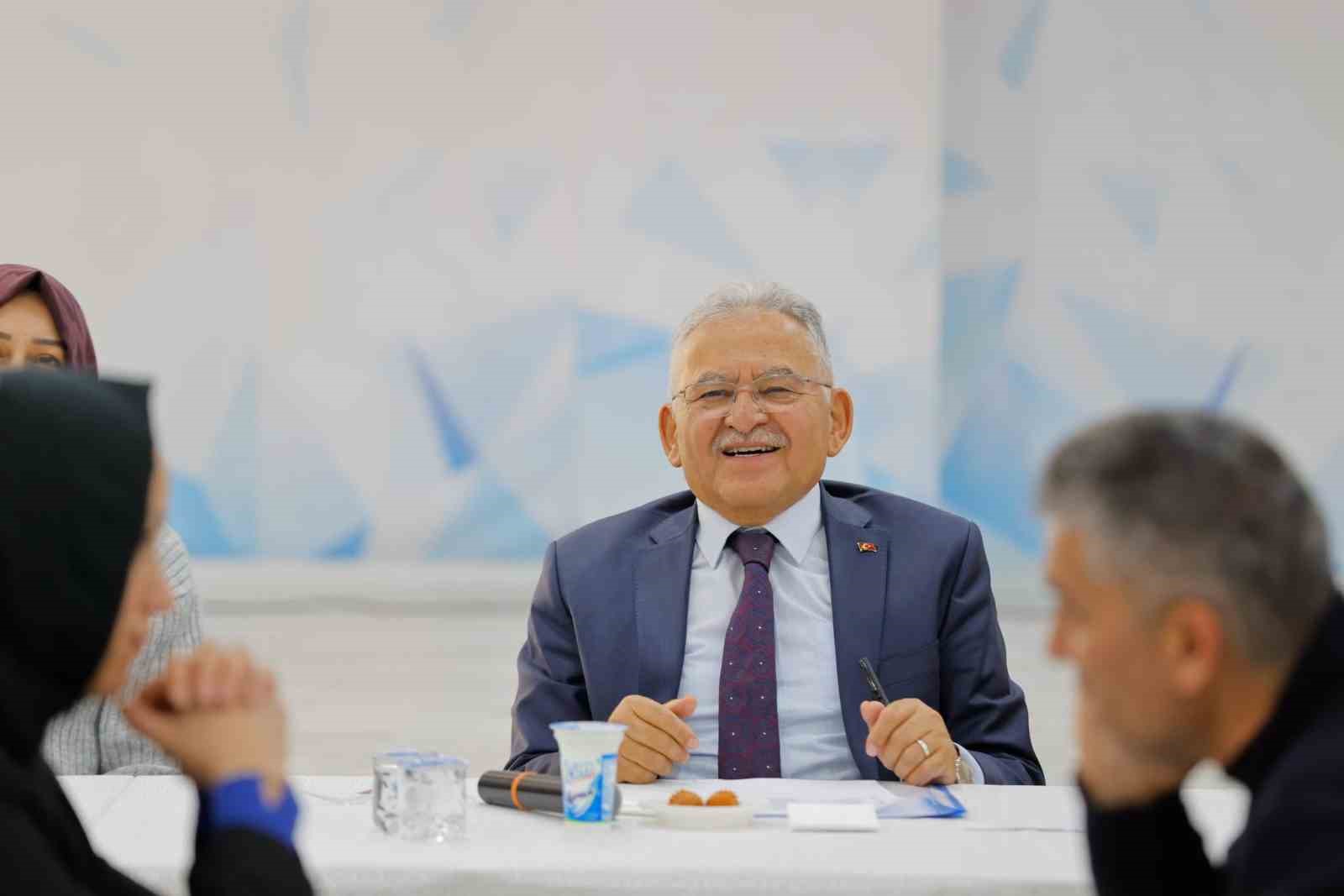 Başkan Büyükkılıç, Talas ve Hacılar’da muhtarlarla istişare toplantıları gerçekleştirdi
