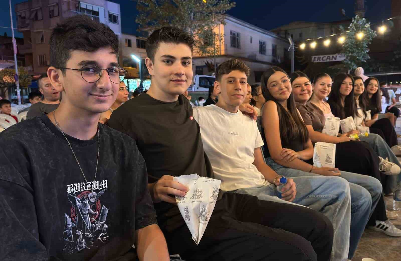 Başkan Çerçioğlu Yenipazarlıları açık hava sineması ile buluşturdu
