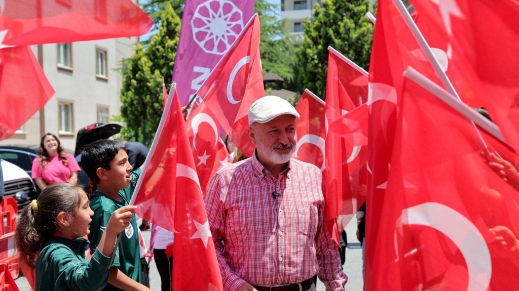 Başkan Çolakbayrakdar: "En kıymetli hazinemiz yavrularımıza daha sağlıklı ortamlar hazırlıyoruz"
