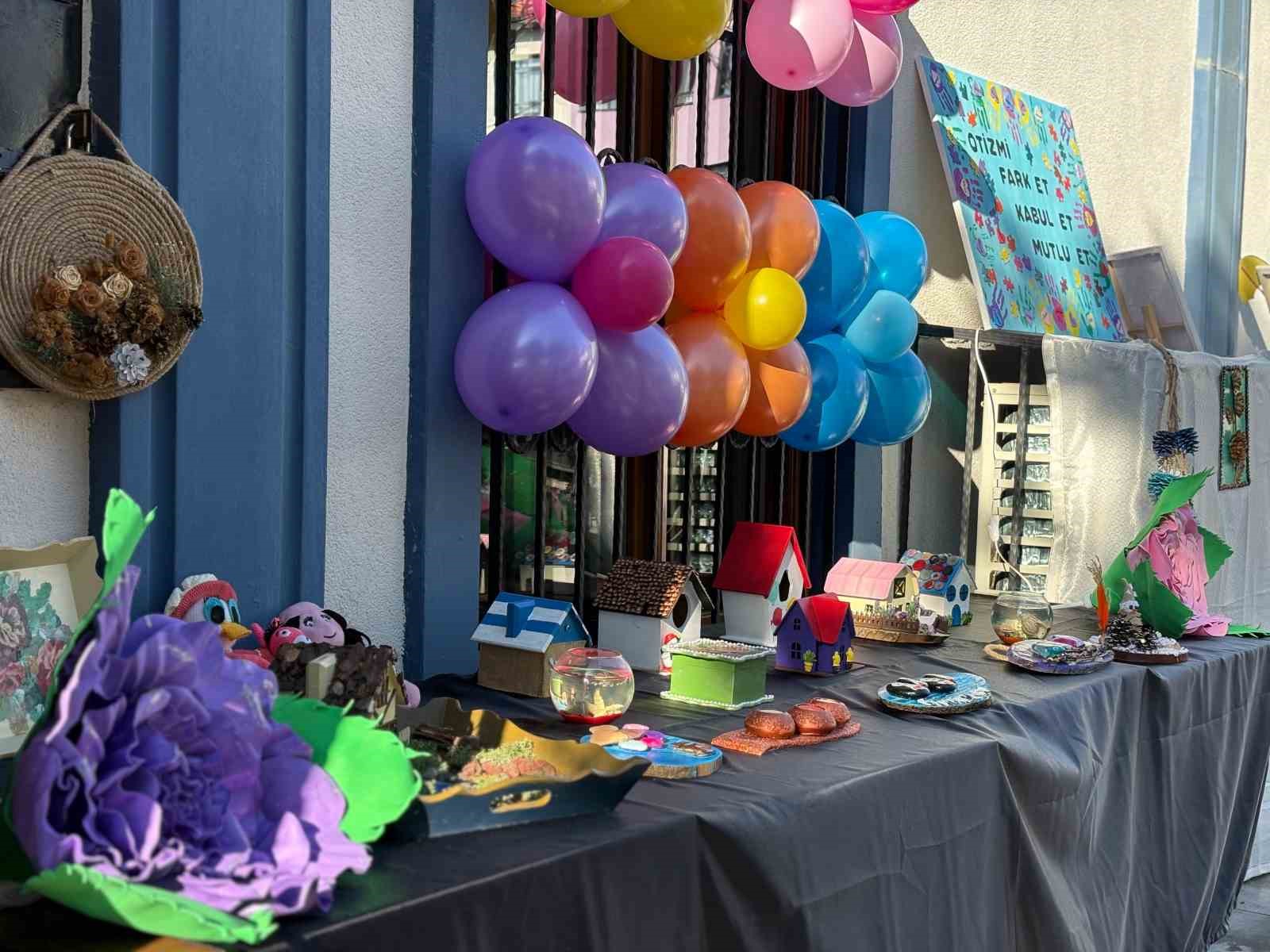 Başkan Ercan, otizmli bireylerle aşure yaptı
