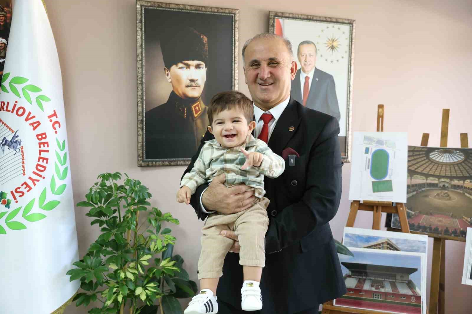 Başkan Kaya, minik Teoman ile buluştu
