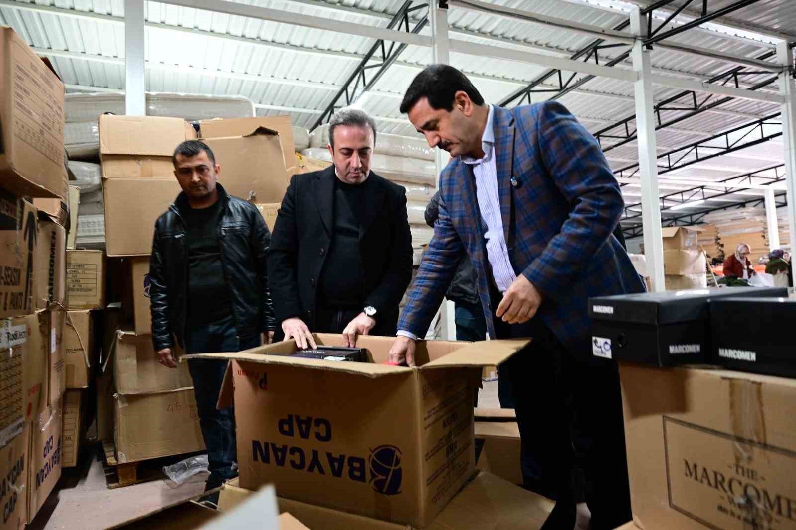 Başkan Taşkın yardım malzemeleri tasnifine eşlik etti
