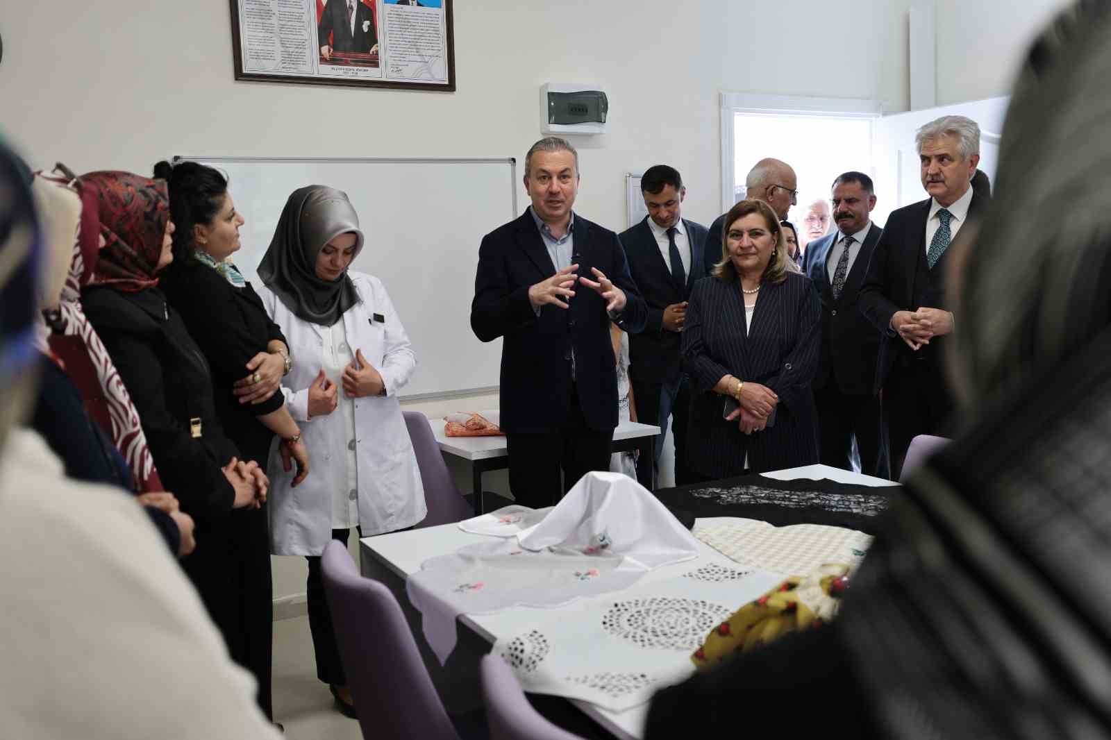 Başkan Uzun: "Atıl yapıları tek tek şehre kazandırıyoruz"
