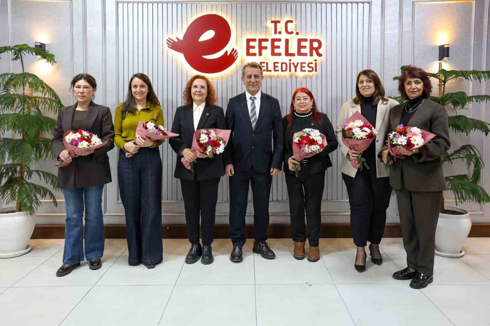 Başkan Yetişkin’den kadın meclis üyelerine anlamlı davranış
