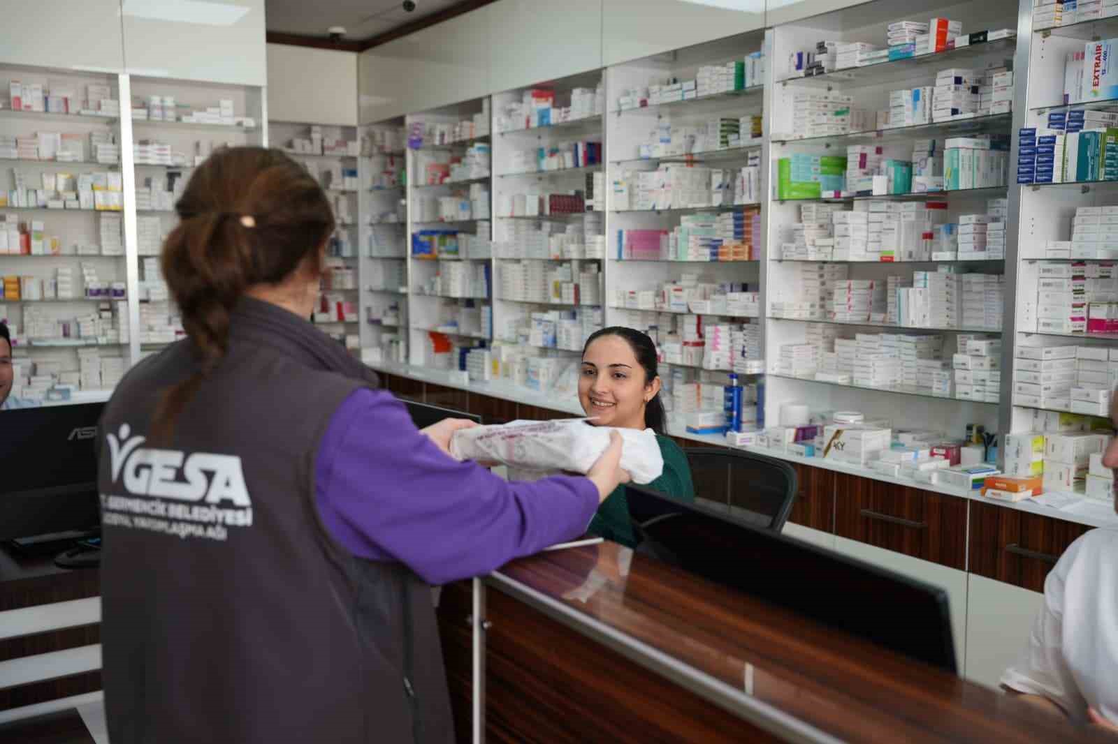 Başkan Zencirci, eczane teknisyenlerini unutmadı
