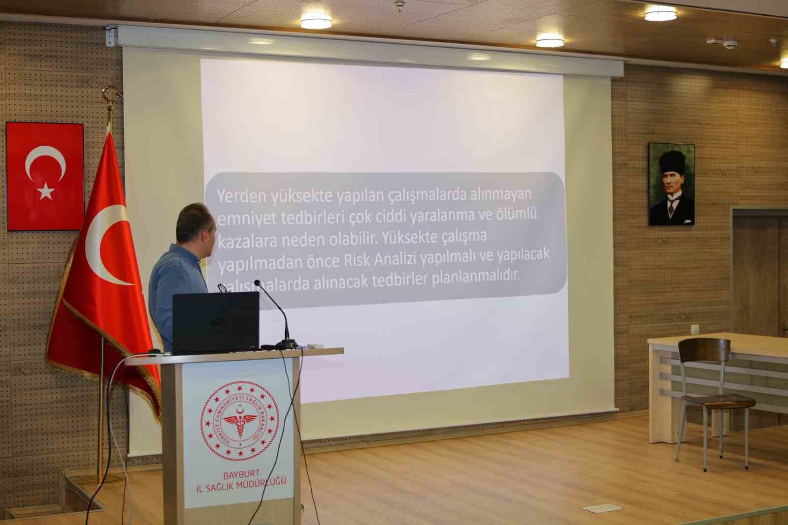 Bayburt İl Sağlık Müdürlüğü bünyesindeki sürekli işçilere İSG eğitimi
