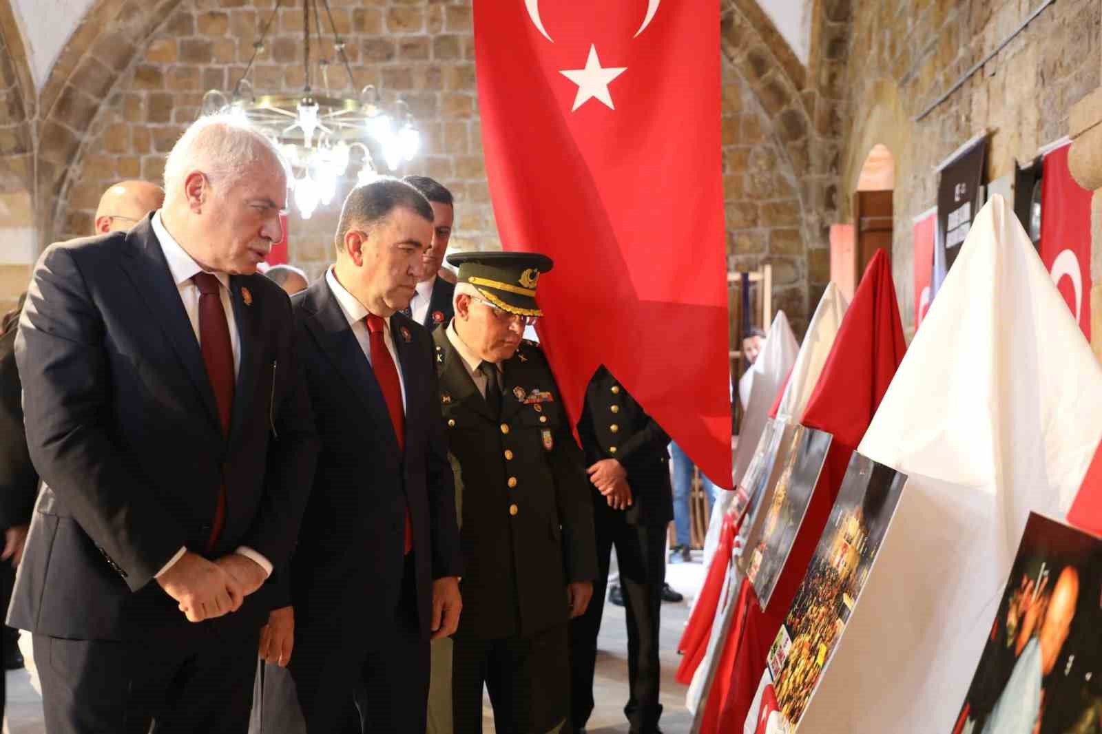 Bayburt’ta 15 Temmuz konulu fotoğraf sergisi açıldı

