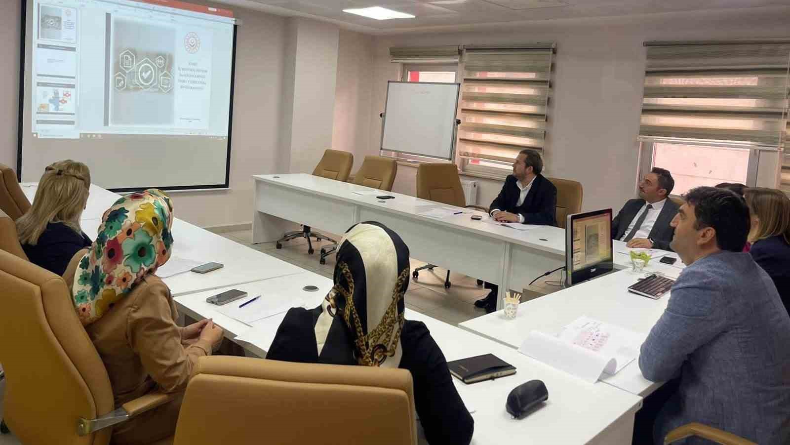 Bayburt’ta kurum yöneticilerine iç kontrol ve risk yönetimi eğitimi verildi
