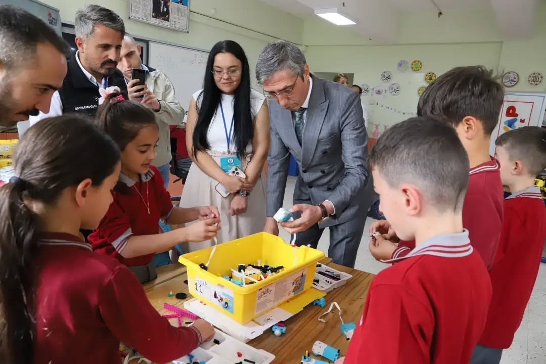 Bayburt’ta öğrenciler bilim ve teknoloji atölyelerinde çalışma yaptı
