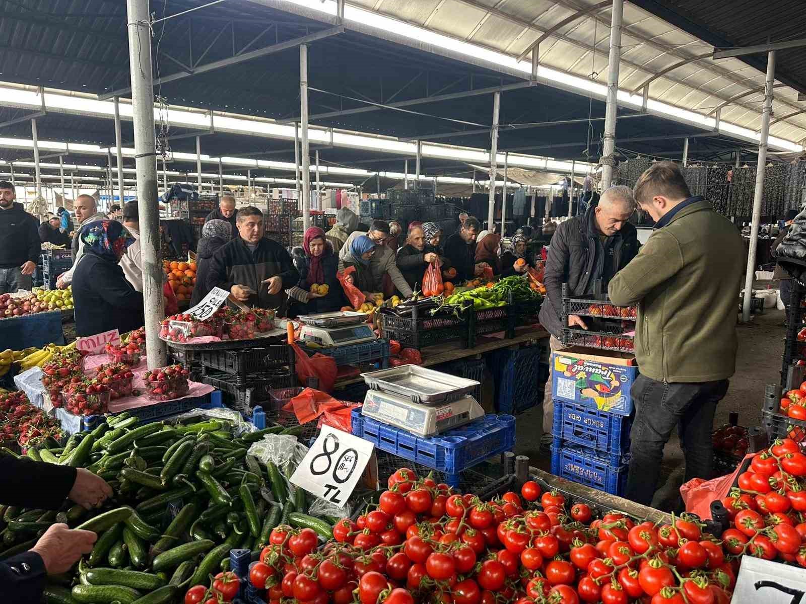 Bayram yoğunluğu: Esnafın yüzü güldü
