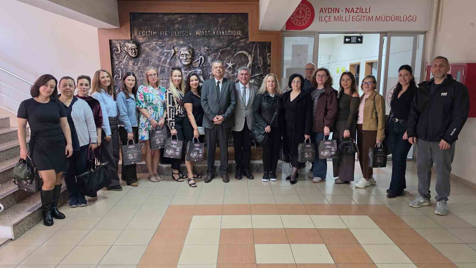 Beşeylül Ortaokulu misafirleri İlçe Milli Eğitim Müdürü Güner ile görüştü
