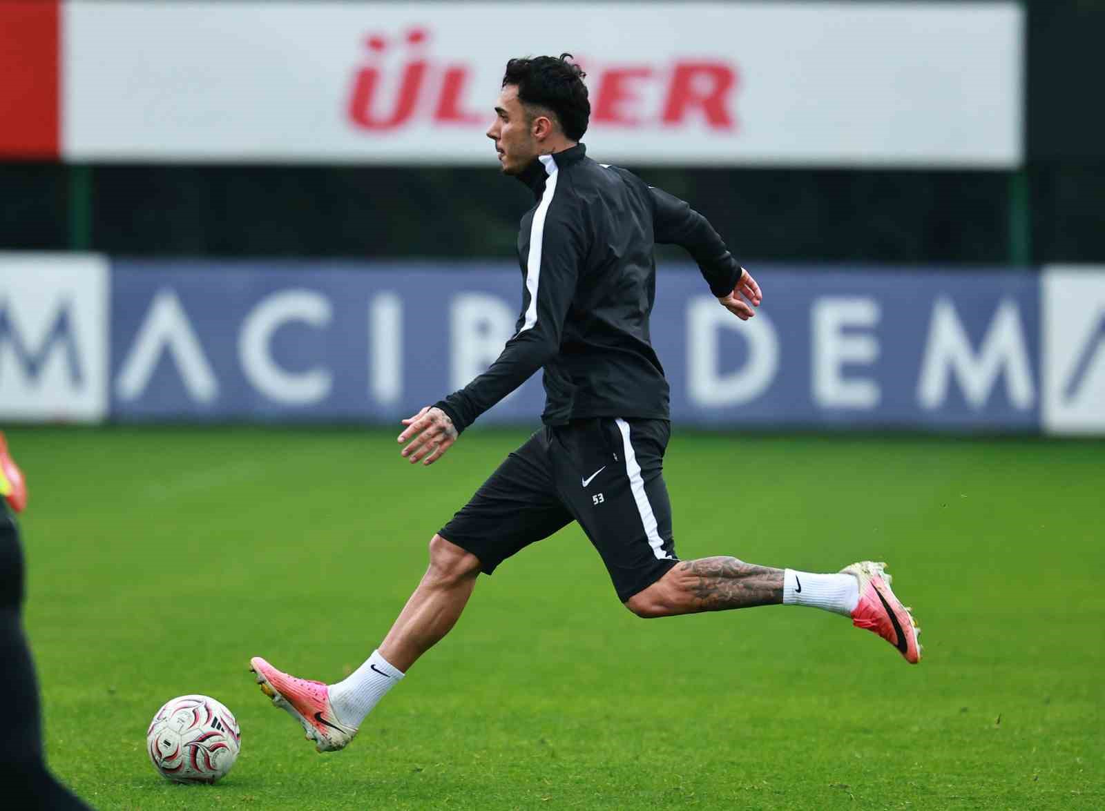 Beşiktaş, Kasımpaşa maçının hazırlıklarını sürdürdü
