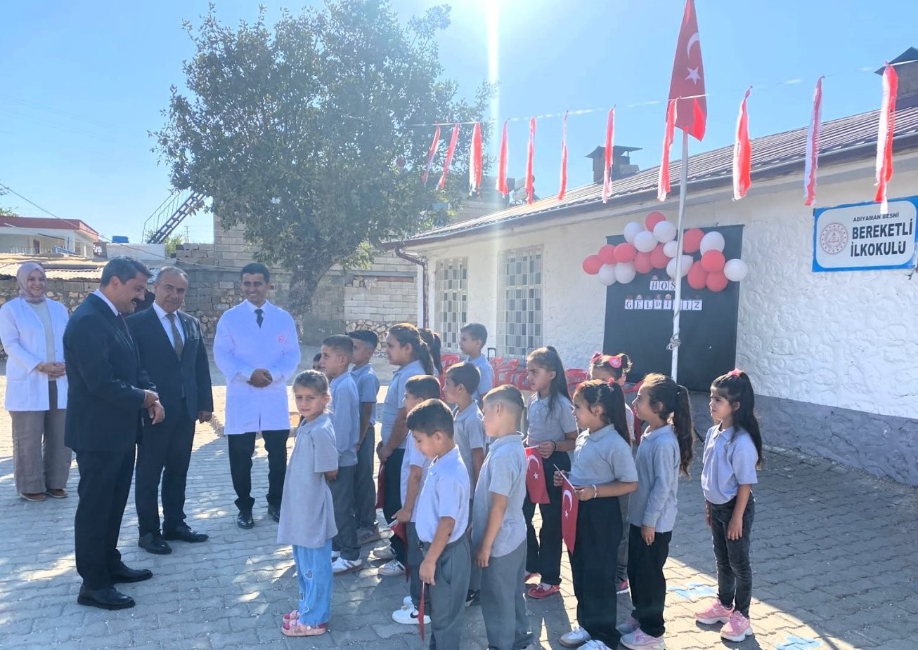 Besni’de öğrenciler ilk ders heyecanını yaşadı
