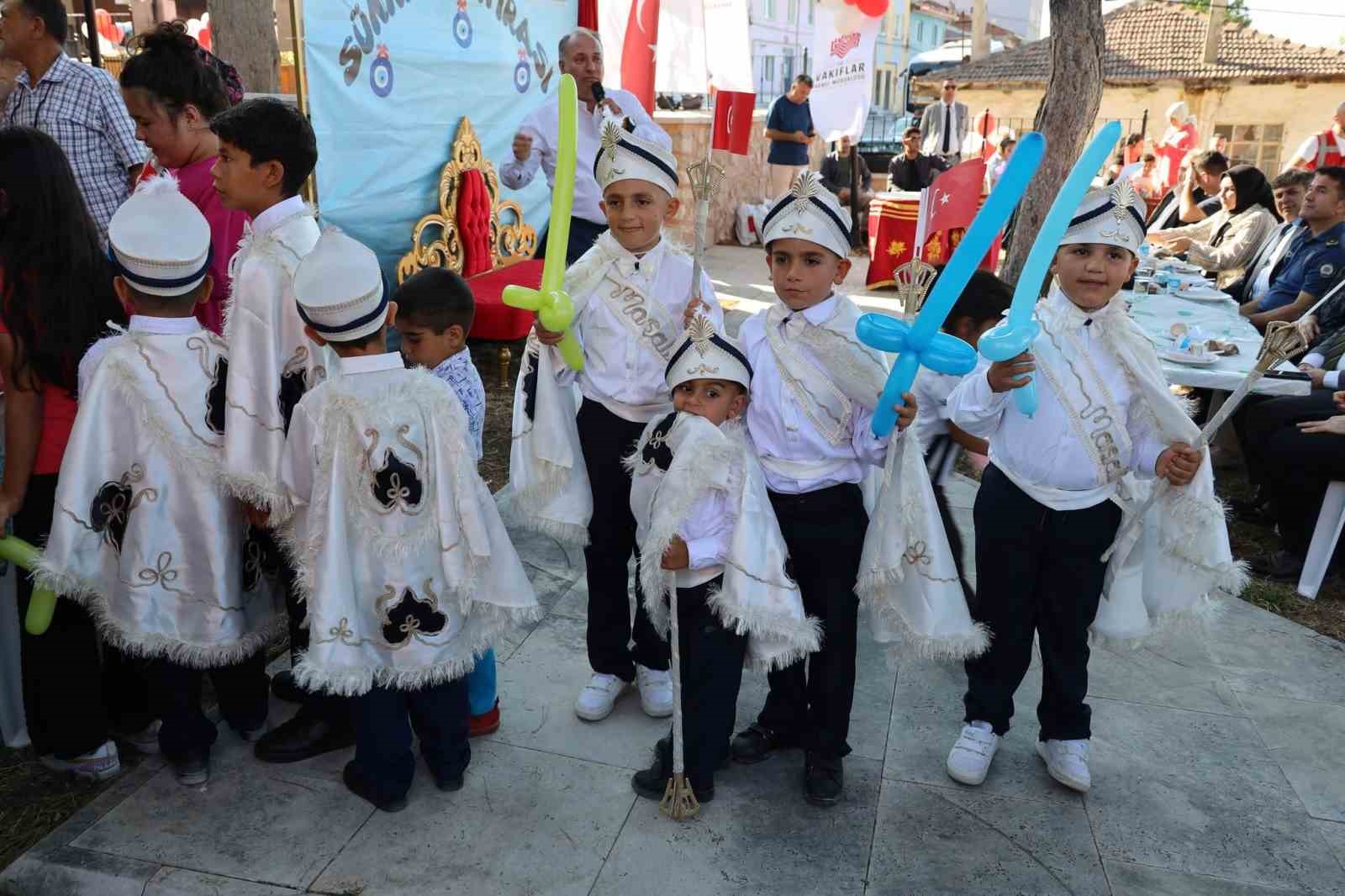 Bilecik’te 530 yıllık vakıf geleneği sünnet şöleniyle yaşatıldı
