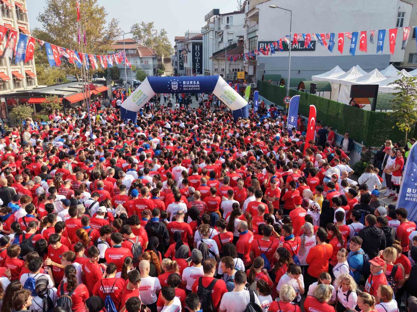 Binlerce Bursalı, Cumhuriyet için koştu

