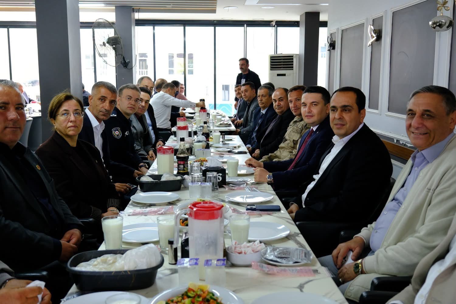 Birecik’te muhtarlar onuruna yemek programı düzenlendi
