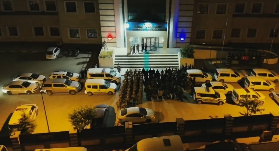 Bitlis merkezli 4 ilde yasa dışı bahis operasyonu: 9 şüpheli tutuklandı
