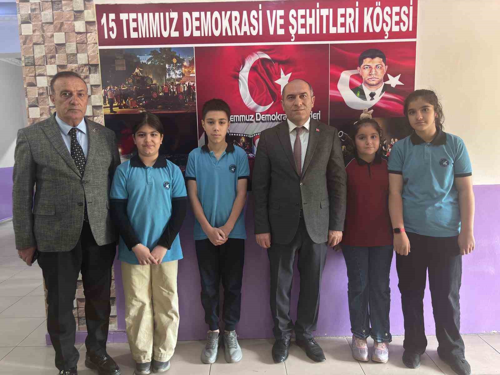 Bitlis’te kuş yavrusunu kurtarmaya çalışan öğrencilere anlamlı ödül
