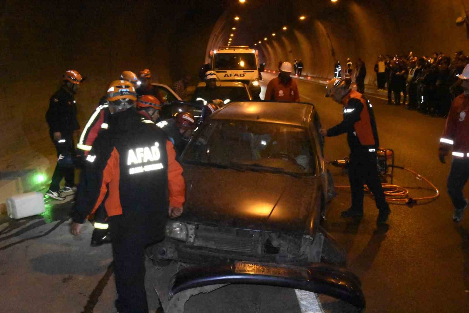 Bitlis’te tünelde kaza tatbikatı gerçeğini aratmadı
