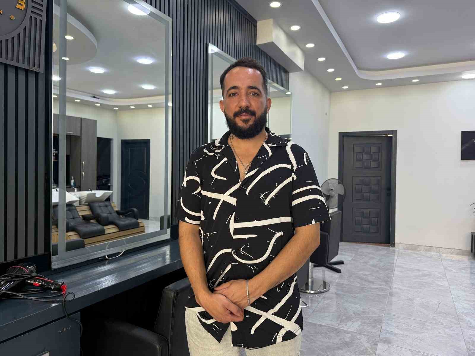 Boğazına cisim kaçan kadını ‘Heimlich’ manevrasıyla kurtaran kuaför o anları anlattı
