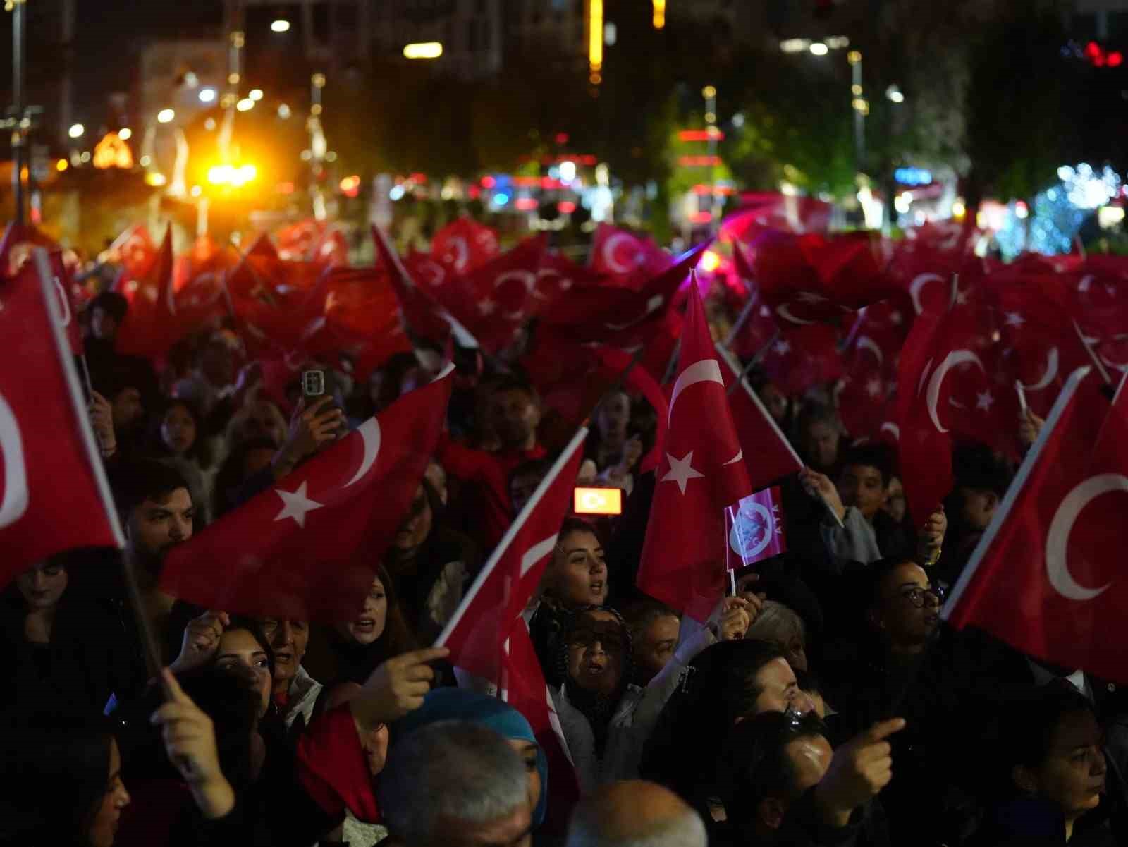 Bolu’da binlerce kişi fener alayında buluştu
