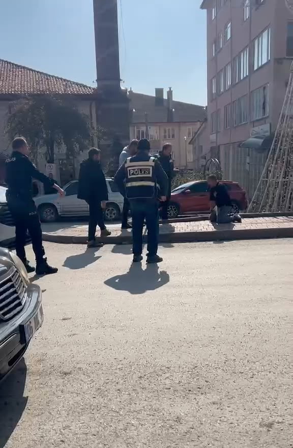 Bolu’da eli bıçaklı şahıs ekipleri harekete geçirdi
