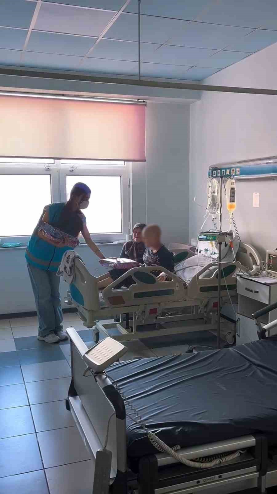Bolu’da minik hastaların yüzünü güldüren ziyaret
