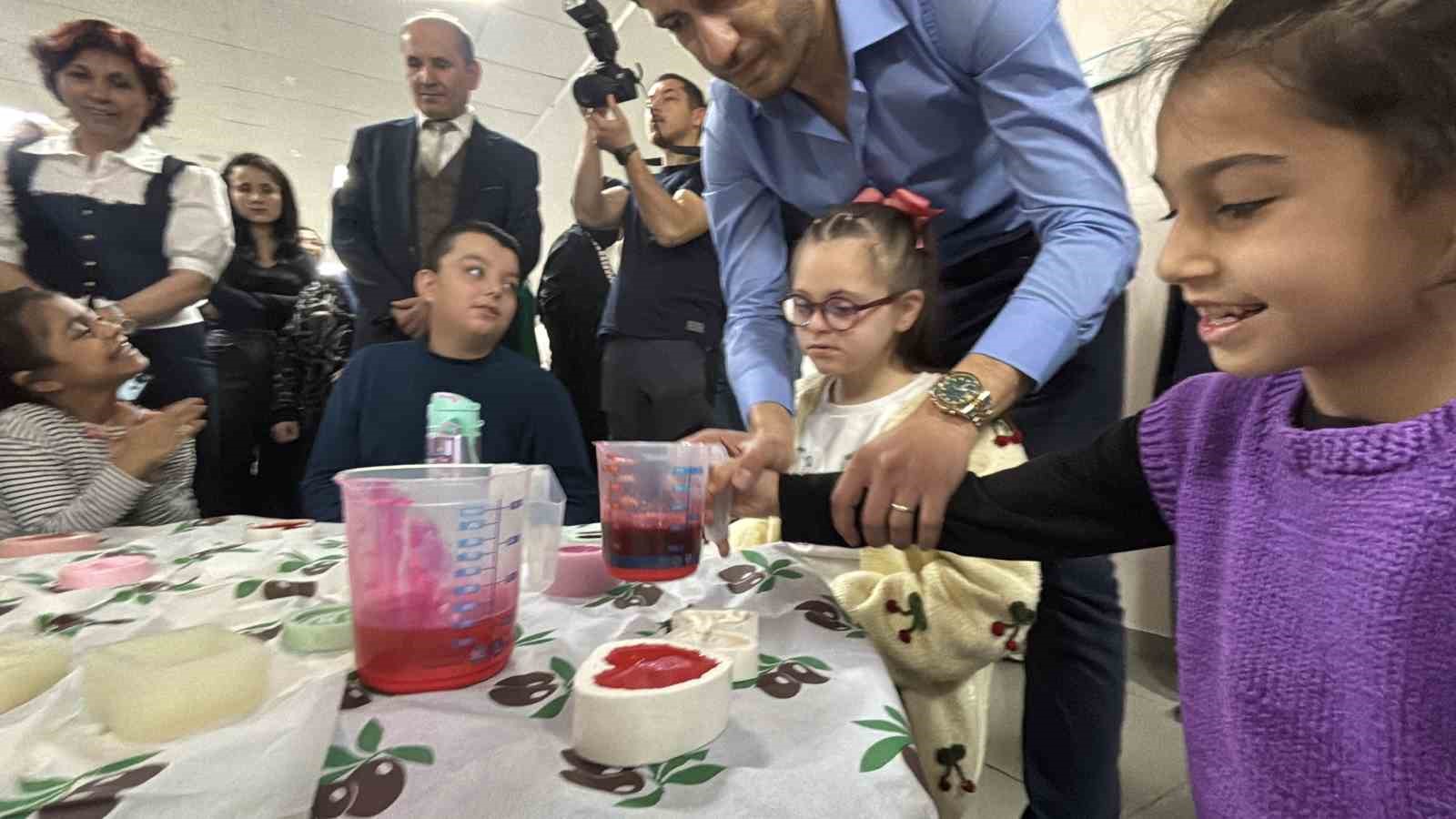 Bolu’da özel öğrenciler atık yağlardan sabun yapmayı öğrendi
