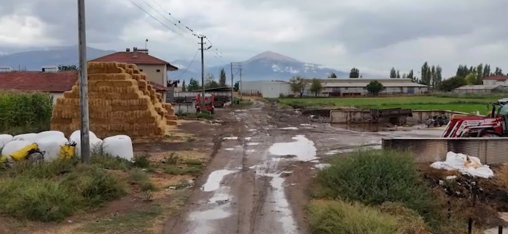 Bolvadin’de üst yapı çalışmaları sürüyor
