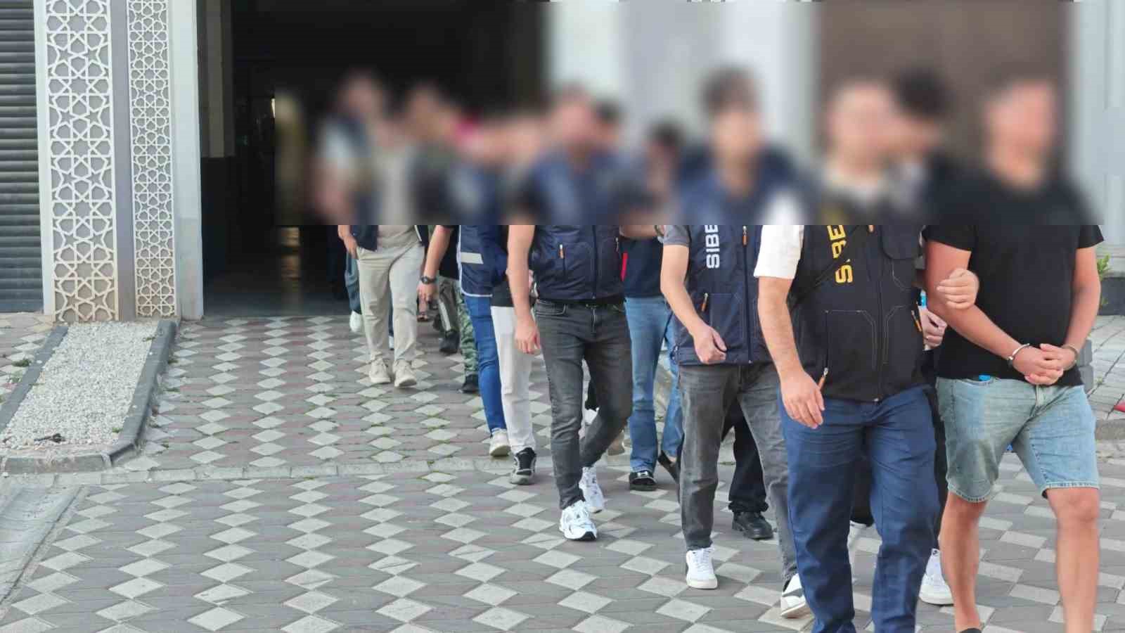 Borsa yatırımı vaadiyle 4,5 milyon liralık vurgun: 8 tutuklama
