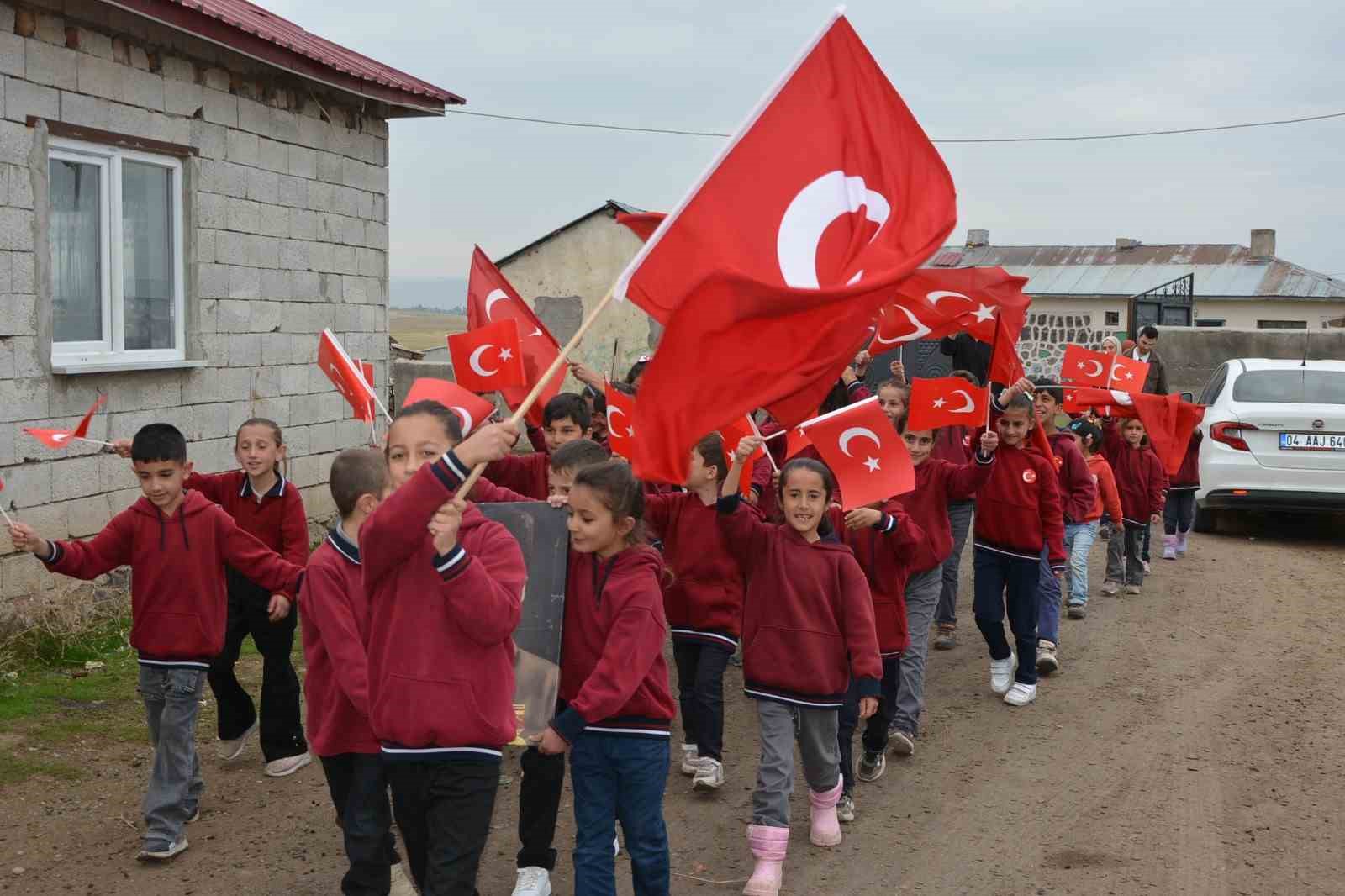 Bozoğlak Çavuşlu Köyü İlkokulu’nda 29 Ekim Cumhuriyet Bayramı coşkuyla kutlandı
