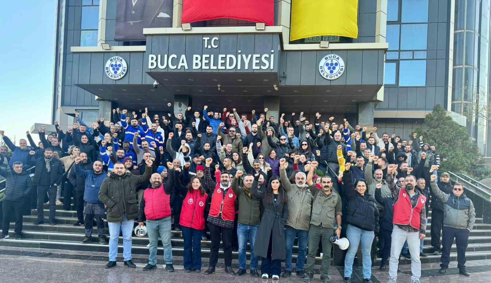 Buca’da işçiler ikinci günde de eylemde: Ekim maaşları ve TİS farkları bekleniyor

