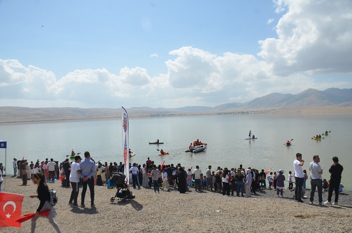 Bulanık’ta ‘Su Sporları ve Plaj Oyunları Şenliği’ düzenlendi
