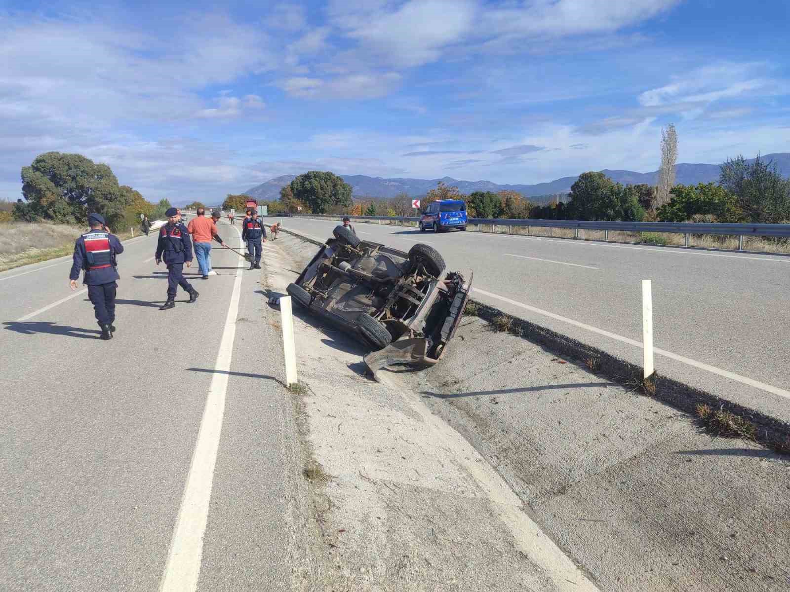 Burdur’da iki otomobil çarpıştı: 2 yaralı
