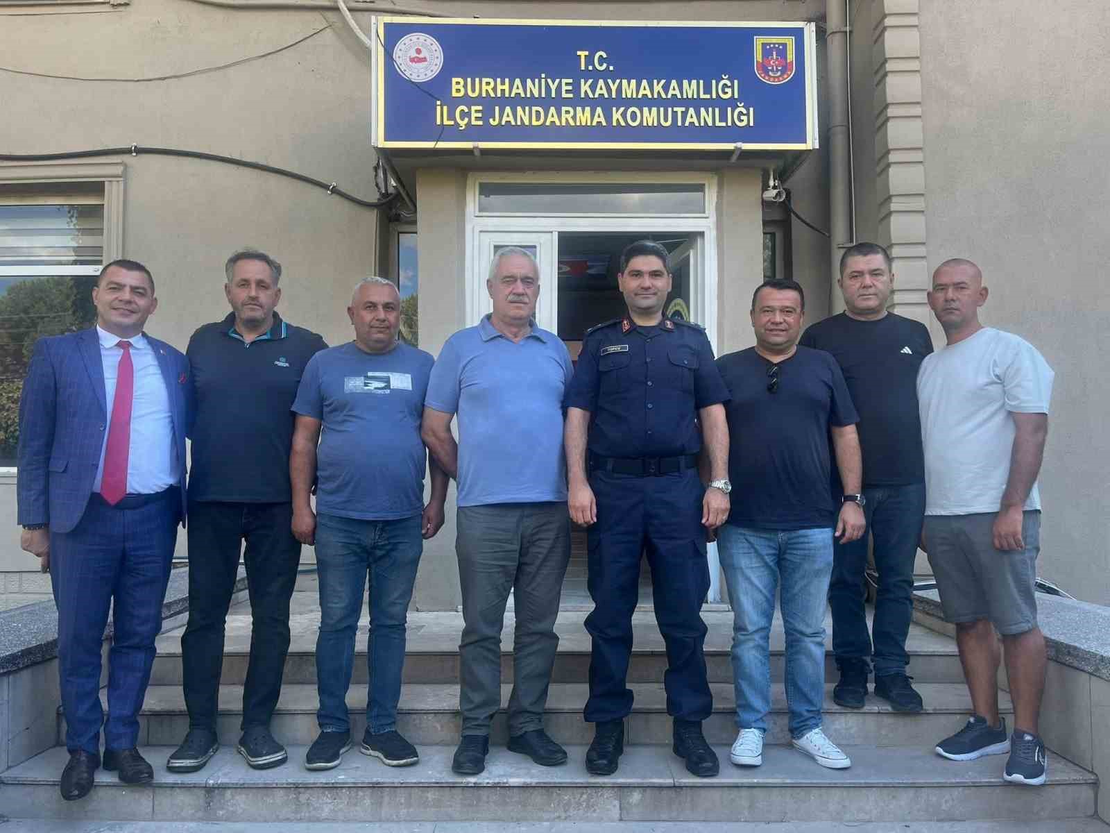 Burhaniye de Esnaf ve Sanatkarlar Odası yönetimi Jandarma komutanını ziyaret etti
